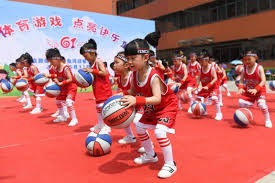 搞笑，勒布朗詹姆斯认为字母哥在70年代可场均250分的言论遭反对